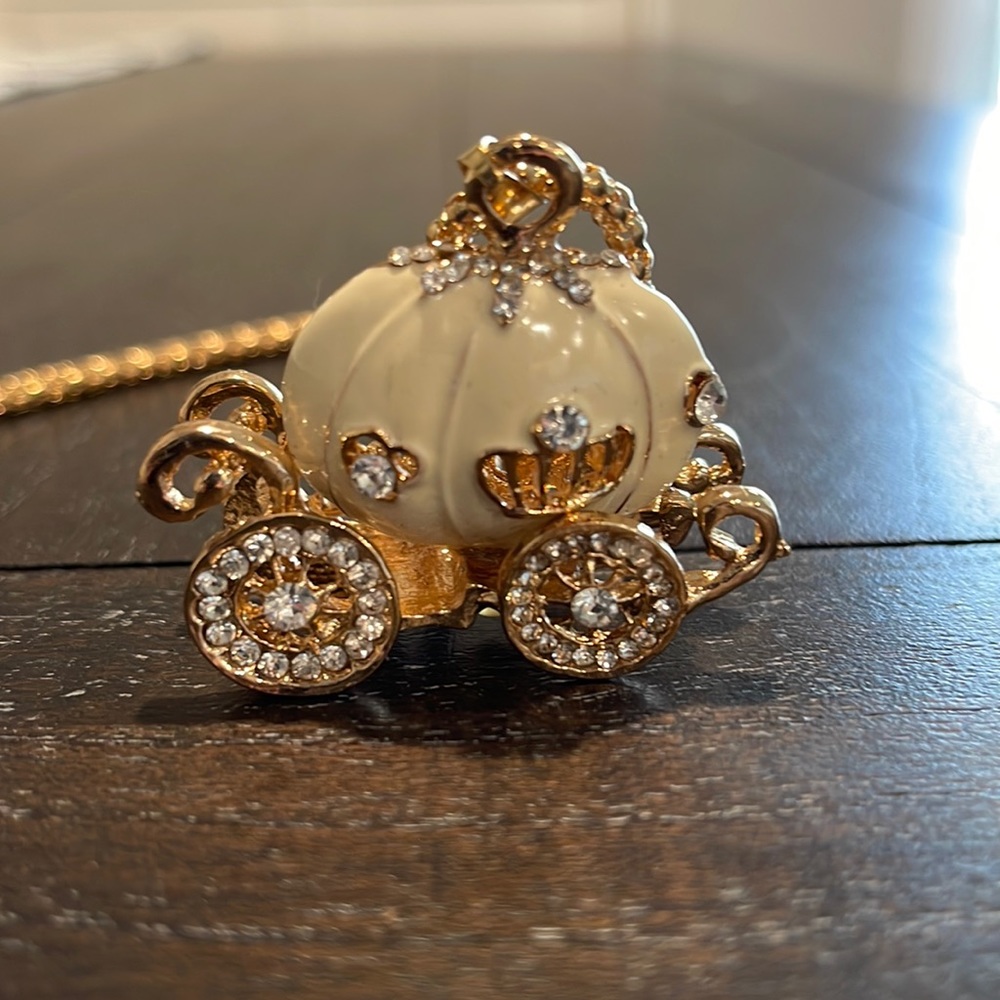 Carriage necklace cinderella